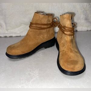 Dr. Martens Shelby High Tie Chukka Boot